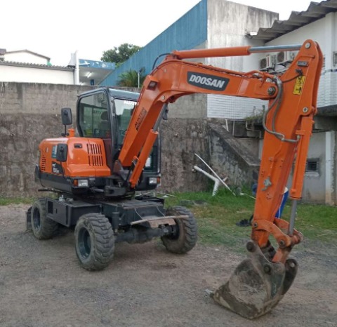 Mini retro escavadeira